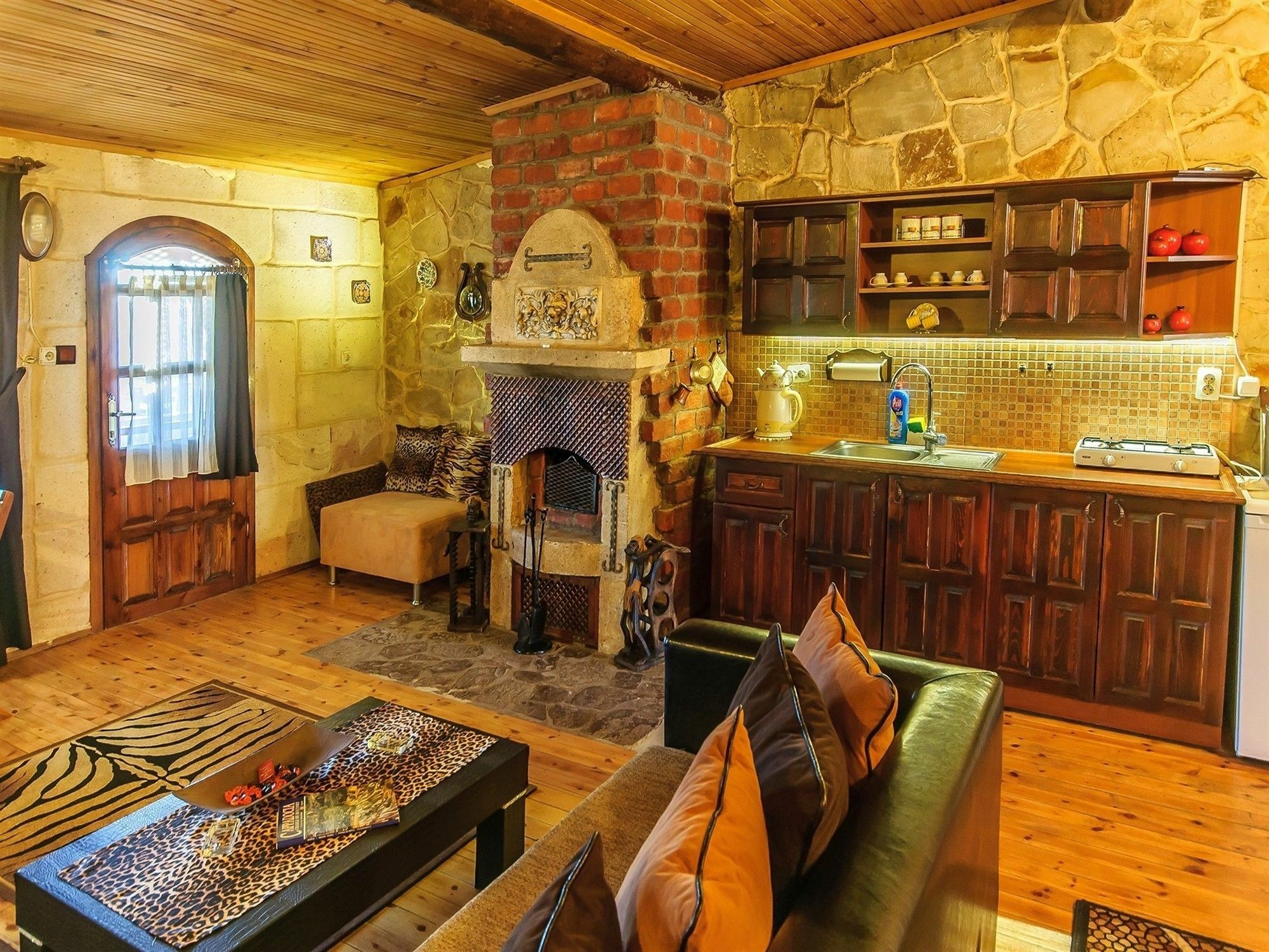 Adanos Konuk Evi أفانوس المظهر الخارجي الصورة